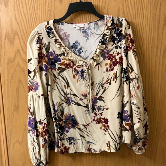 ANDREE BY UNIT Tops - Andree by Unit size large